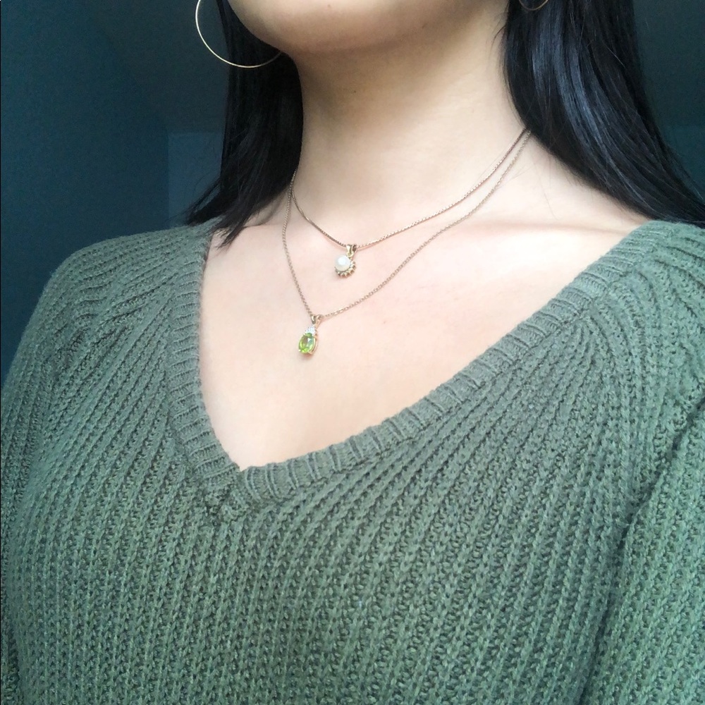 ❣️ 4/$20 - Green V Neck Sweater